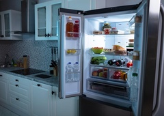 Strokovnjak razkril hrano, ki je nikdar ne bi smeli jesti, če želite živeti dolgo (zdravje uničuje kot buldožer!)