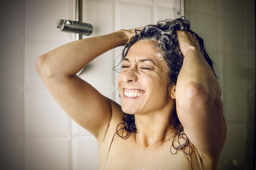 Se kdaj vprašate, kaj o vas povedo vaše vsakodnevne navade? Ena zanimiva teorija pravi, da način, kako se tuširate, lahko …