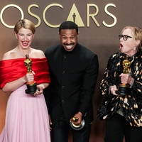 To je 5 nepozabnih trenutkov s podelitve Oskarjev, o katerih danes govori ves svet