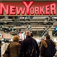 V New Yorkerju imajo nepogrešljiv pomladni kos za zgolj 20 evrov, medtem ko ga Chanel prodaja za vrtoglavi znesek