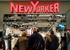 V New Yorkerju imajo nepogrešljiv pomladni kos za zgolj 20 evrov, medtem ko ga Chanel prodaja za vrtoglavi znesek