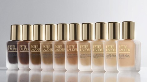 5 razlogov, zakaj je ta puder in serum novi must have v tvoji rutini (in kako ju pravilno kombinirati!)