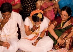 Na poroki so leteli udarci in stoli, nihče ni vedel, kdo koga tepe - razlog pa bi težko bil bolj bizaren