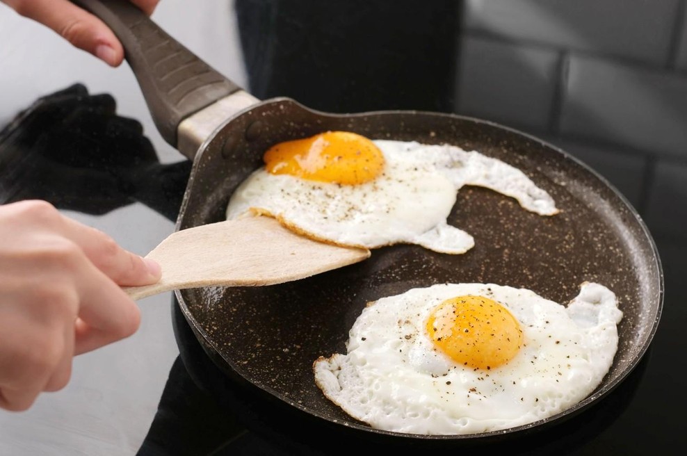 Popolna ocvrta jajca z eno samo skrivno sestavino: okus, ki vas vrne v otroštvo (foto: Profimedia)
