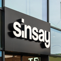 Uf, tole je naravnost noro: torbica iz Sinsaya za malo denarja, videti pa je kot razkošen model te znane znamke (zato so vse čisto nore nanjo)