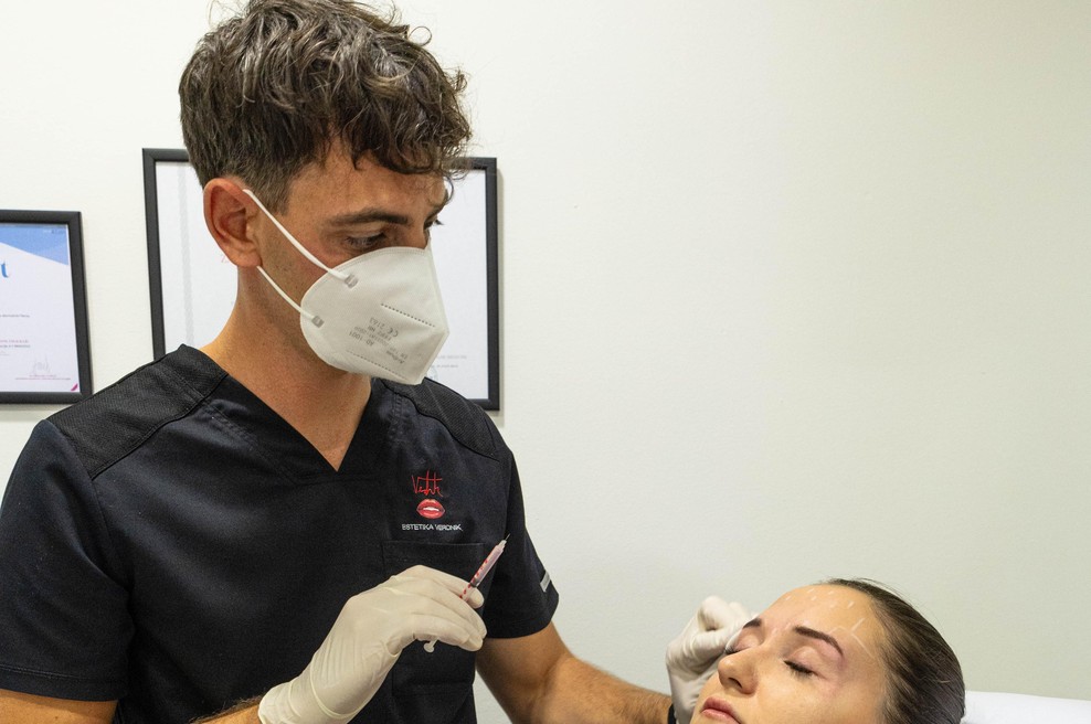 »Moj cilj ni, da je vidno, da ste bili pri meni.« Dr. Miha Verdnik o botoksu, polnilih, sodobnih estetskih posegih in najboljši poti do naravne lepote (foto: Estetika Verdnik)