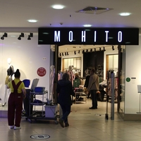 V Mohitu imajo dih jemajoč cvetlični trenčkot, ki bo hit te pomladi