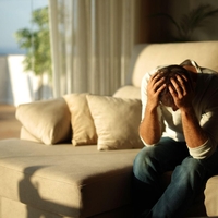 Izpoved obupanega moškega: "Ko je žena videla, kaj sem pustil v umivalniku, se je takoj ločila od mene!"