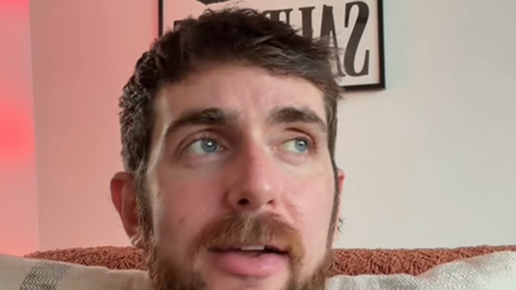 "Postane mi neprijetno!" Porno igralec razkril, kakšnih prizorov noče več snemati za nobeno ceno