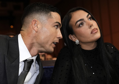 Mnogi jima mečejo v obraz, da sta šla tokrat res predaleč: slavni par z eno samo fotografijo 'zažgal' družbena omrežja