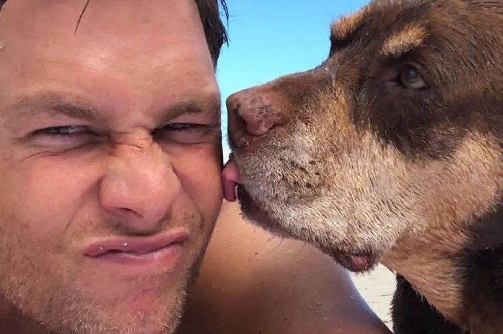 Če vaš moški tako ravna z vašim psom, se poročite z njim kolikor hitro lahko (foto: Profimedia)