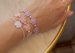 Se jih še spomnite? To so zapestnice, ki so jih včasih nosila vsa "it" dekleta, potem pa so utonile v pozabo