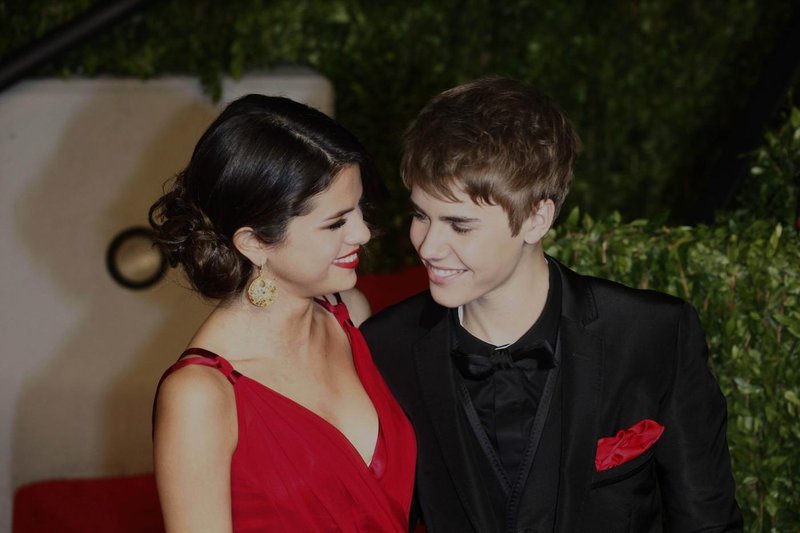 Je ena največjih zvezdnic našega časa v resnici klon?! Bizarne teorije zarote, ki krožijo po TikToku