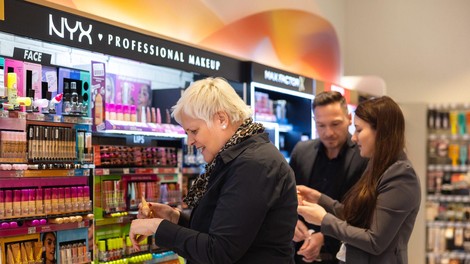 dm poslovalnice prenovljena dekorativna stojala