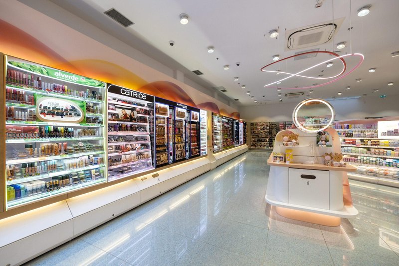 dm poslovalnice prenovljena dekorativna stojala