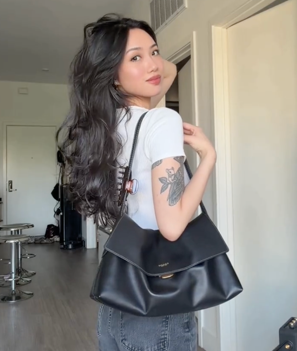 To je nova "it" torba letošnjega leta – in TikTok jo obožuje (z razlogom!) (foto: TikTok/posnetek zaslona)