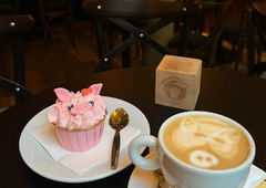 Vsi govorijo o tej kavarni v Budimpešti: nanjo so nori ljubitelji živali, ena stvar pa navdušuje prav vse