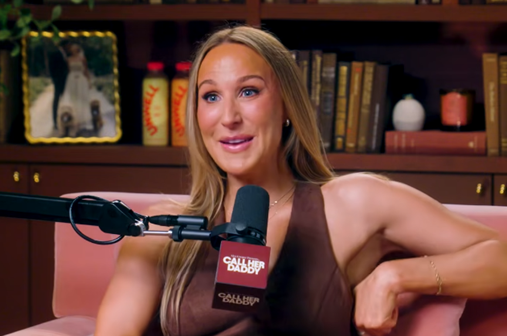 "Pustim mu, da spi z drugimi ženskami!" Znana komičarka razkrila vse o svoji dolgoletni zvezi (foto: YouTube/Call Her Daddy/posnetek zaslona)