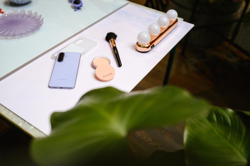 Telefon, ki je tvoj vsakodnevni beauty & lifestyle spremljevalec