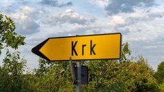 
                                                         “Surf Festival na Krku – poletni glasbeni festival ob morju”