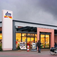 Novost, ki jo kupci v Sloveniji množično mečejo v nakupovalne košare: v dm stane manj kot 4 evra