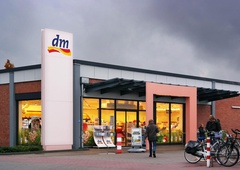 Novost, ki jo kupci v Sloveniji množično mečejo v nakupovalne košare: v dm stane manj kot 4 evre