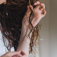 "Leta sem se borila z neukrotljivimi kodri, a ti preprosti triki so mi spremenili življenje!" (osebna izpoved naše novinarke)