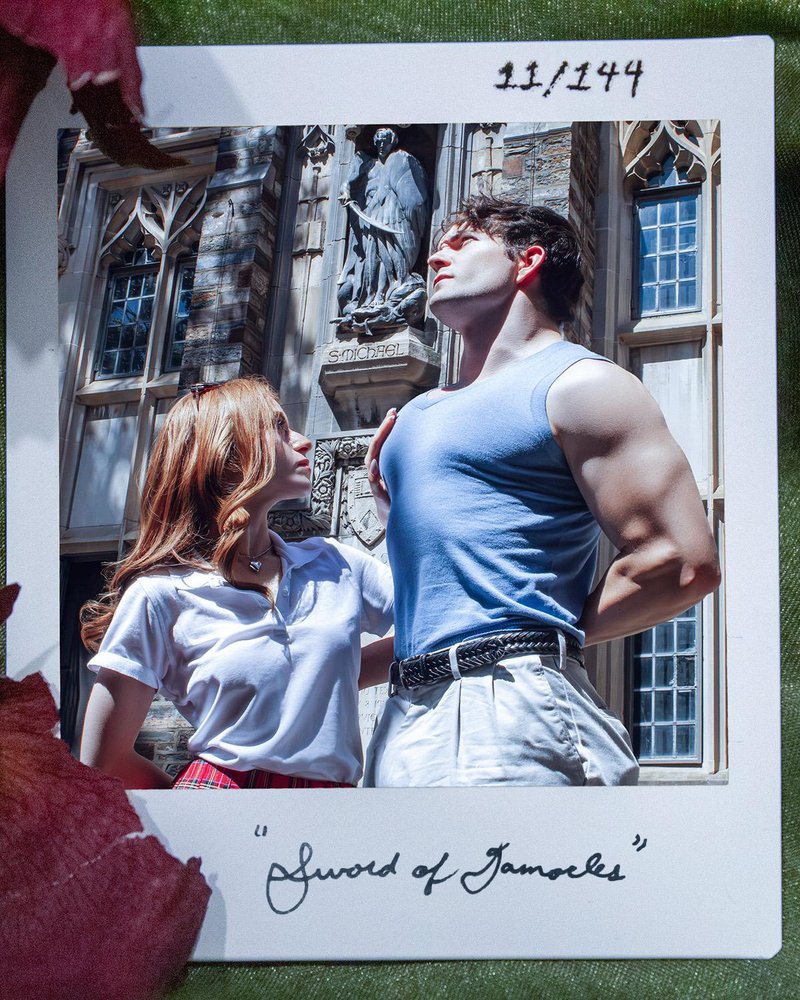 Serija 144 podob, posnetih na instantne filmske kamere, Station XV vabi gledalce k razmisleku o lastni preteklosti