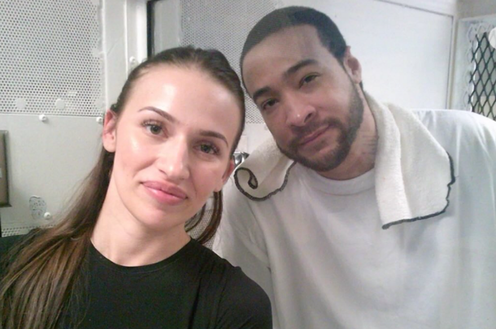 "Poročila se bom z zapornikom, ki bo kmalu usmrčen. Nikoli se še nisva dotaknila!" Nenavadna ljubezenska zgodba brez enega samega poljuba (foto: Instagram/gazeta_shqip)