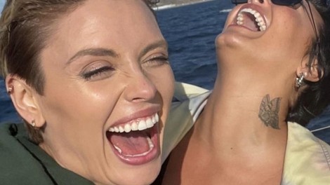 Zakaj prasnemo v nekontroliran smeh, ko vidimo nekoga pasti? To se v resnici zgodi v naših možganih