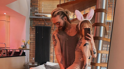 "Moj fant me spodbuja, da ga varam, in z mojimi ljubimci celo prijateljuje!" (Resnična zgodba)