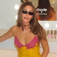 To je pregrešno draga obleka, o kateri govori internet – a njena različica iz Manga je presenetljivo ugodna