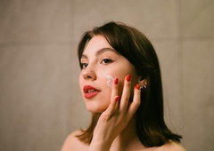 Uporabnice osvaja dostopen izdelek, ki je na voljo tudi v slovenskih drogerijah: "Takšne kože še nisem imela!"