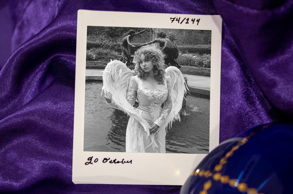 Serija 144 podob, posnetih na instantne filmske kamere, Station XV vabi gledalce k razmisleku o lastni preteklosti (foto: StationXV)