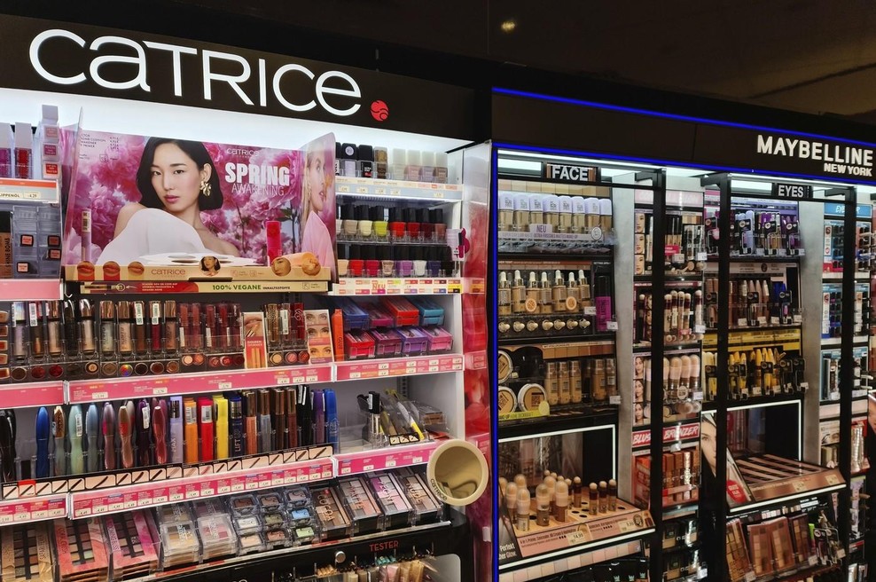 Je to najbolj zaželena drogerijska kolekcija leta? Nizkocenovni kozmetični gigant predstavil izdelke, ki postavljajo nove lepotne standarde (foto: Profimedia)