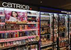 Je to najbolj zaželena drogerijska kolekcija leta? Nizkocenovni kozmetični gigant predstavil izdelke, ki postavljajo nove lepotne standarde