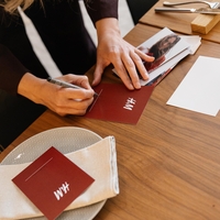 Stella McCartney x H&M v ospredju ekskluzivnega bruncha — kolekcija, ki je modne navdušenke ne morejo dočakati