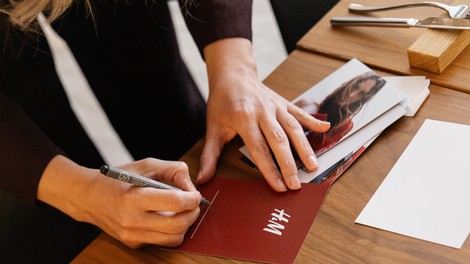 Stella McCartney x H&M v ospredju ekskluzivnega bruncha — kolekcija, ki je modne navdušenke ne morejo dočakati