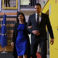 Zoran Stevanović prvič uradno pokazal ženo Vesno – a pozornost je ukradla njena (nepričakovana) modna izbira