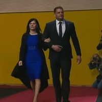 Zoran Stevanović prvič uradno pokazal ženo Vesno – a pozornost je ukradla njena (nepričakovana) modna izbira