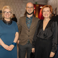 Navdušila nas je brezčasna kombinacija ministrice Aste Vrečko – ta eleganten videz lahko s poceni kosi poustvari prav vsaka