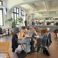 Med feedbacki, sestanki in kreativnimi idejami