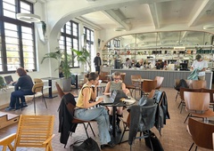 Med feedbacki, sestanki in kreativnimi idejami