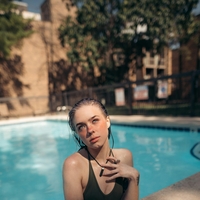 "Prvič sem vrhunec doživela v bazenu ... kar pred očmi svoje družine!" (resnična izpoved)