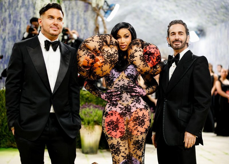 Met Gala 2026: to je 5 najbolj šokantnih videzov, zaradi katerih internet ne ve, ali naj ploska ali se zgrozi