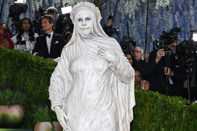 Met Gala 2026: to je 5 najbolj šokantnih videzov, zaradi katerih internet ne ve, ali naj ploska ali se zgrozi