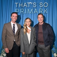 Modna ikona Sarah Jessica Parker šokirala: od glave do peta oblečena v Primark, oboževalci pa ...