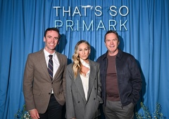 Modna ikona Sarah Jessica Parker šokirala: od glave do peta oblečena v Primark, oboževalci pa ...