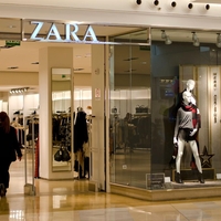 Zara ima novo jakno, ki je obnorela TikTok (paše na vsak stil)