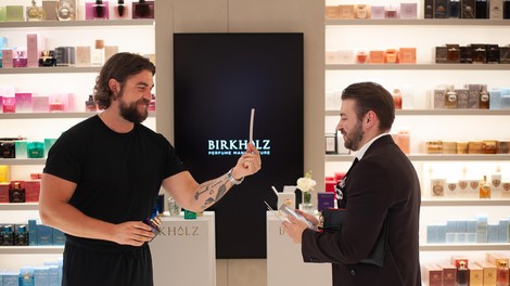 Dišeča zgodba o sodobnem Romeu in Juliji: Birkholz v Ljubljani predstavil italijanski novosti